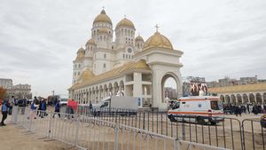 VIDEO Tinerii au opinii împărțite despre Catedrală / De la „banii publici ar trebui dați către educație și sănătate” la „Controversă superficială din cauza atitudinii anticlericale a tinerilor” sau „E o priveliște frumoasă”