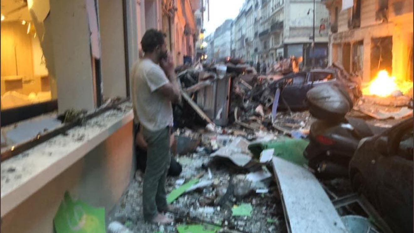 VIDEO Explozie în urma unei scurgeri de gaze la Paris: Doi morţi şi peste 40 de răniţi