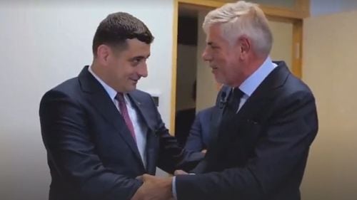 Lider politic din Belgia care s-a întâlnit cu George Simion înainte de turul doi afișează simboluri naziste și motto-ul SS