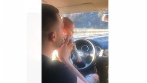 Un șofer care și-a pus bebelușul la volan pe Valea Oltului, amendat cu 580 de lei. Poliția a deschis dosar penal și a sesizat Protecția Copilului