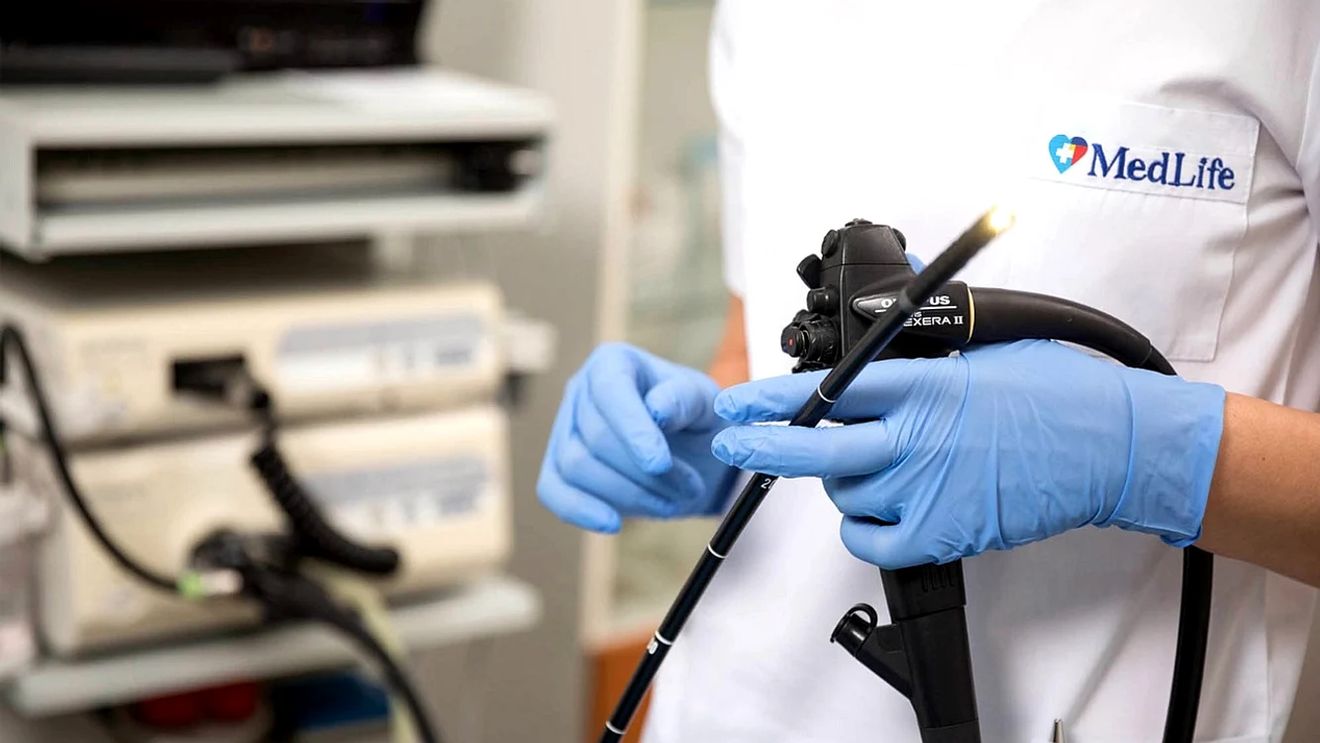 Testul hemocult, cea mai simplă metodă de screening pentru cancerul colorectal. Dr. Cristina Niculescu: „Recomand acest test anual și colonoscopie după 45 de ani”