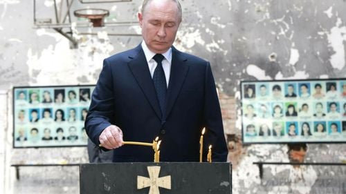 Rușii se înrolează în armata Ucrainei pentru a lupta contra lui Putin. Dezvăluirile unui artist otrăvit de Kremlin