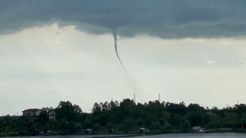 Cel puţin 18 morţi şi zeci de persoane spitalizate în urma tornadelor şi furtunilor care au lovit Sudul şi Vestul Mijlociu al SUA