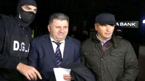 Închisoare cu executare pentru un fost şef al IPJ Timiş care a mutat disciplinar un poliţist la cererea unui primar / Decizia nu este definitivă