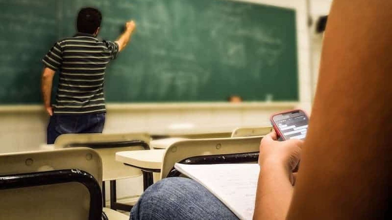 DOCUMENT Sindicatele din educație: 4.000 de angajați din învățământ riscă să fie concediați