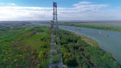Amenzi de peste 500.000 de lei, date de ANPC după controale la peste 100 de furnizori de energie electrică din toată ţara/ Printre nereguli: nu erau emise facturile conform contractelor încheiate, nu erau informaţi consumatorii cu privire la preţul final