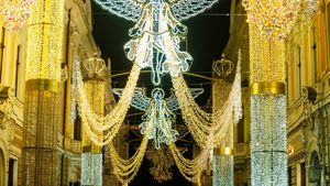 VIDEO/FOTO Emil Boc: Haideți în centrul Clujului să vă bucurați de cel mai frumos spectacol de lumini, acompaniat de „Corul Îngerilor”