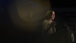 Cine e Kamala Harris, vicepreședinta americană și prima femeie de culoare care aspiră la funcția supremă din SUA