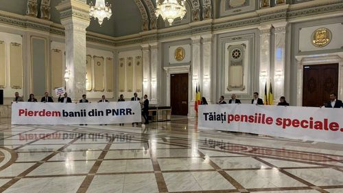 Klaus Iohannis a promulgat legea care elimină pensiile speciale pentru parlamentari