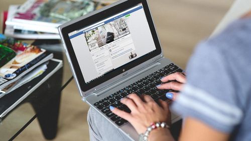 Facebook a eliminat aproape 10 milioane de postări care instigau la ură, în primele trei luni ale anului