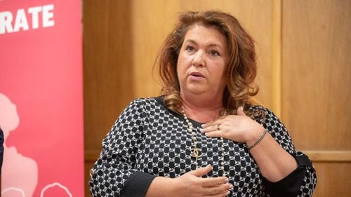 Un consilier de stat în Cancelaria premierului Ciolacu raportează că a primit o donație de 80.000 de dolari / Banii provin de la fiica unui om de afaceri arestat de FBI și condamnat la 13 ani de închisoare în SUA pentru dare de mită