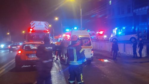 UPDATE Cluj Napoca: Incendiul la spitalul privat MedLife Humanitas a pornit din garaj, existând riscul propagării la etajele superioare / A fost activat planul roșu începând cu ora 22:50 /  Au fost evacuați 26 de pacienți, 4 fiind transportați la alte spitale
