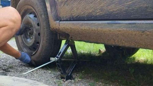 Persoane necunoscute au întins capcane pentru spargerea cauciucurilor turiștilor care merg pe traseele din Parcul Național Călimani