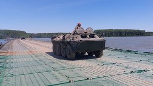 O blindată Piranha 3 a Armatei Române s-a scufundat în Dunăre în timpul celui mai mare exercițiu NATO