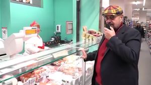 VIDEO Trending pe rețele: Piedone, milioane de vizualizări cu hârtia de ambalat mezeluri care ”fură la cântar românii”, pe Facebook/ Ce a dominat celelalte rețele