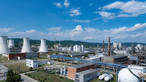 Chimcomplex atacă în instanţă decizia Ministerului Economiei de a revoca o finanţare de 195 milioane de lei câştigată de companie în 2023