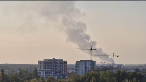 Explozia de la Crevedia: Comisarul general al Gărzii Naționale de Mediu anunță că "fumul se îndreaptă spre Capitală" și sfătuiește populația "să închidă geamurile"