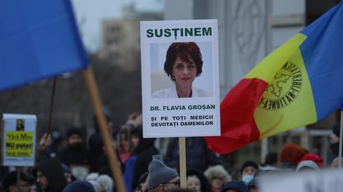 Doctorița controversată Flavia Groșan, lăsată de 4 ani de Colegiul Medicilor și autorități să împrăștie teorii ale conspirației, susține că persoanele nevaccinate se pot îmbolnăvi dacă fac sex cu cineva vaccinat / UPDATE Colegiul Medicilor Bihor a decis declanşarea anchetei disciplinare, dar o concluzie e așteptată abia în noiembrie