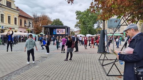 Noaptea Cercetătorilor Europeni: Observaţii astronomice, ateliere interactive și spectacole cu roboţi, în Parcul Izvor, la Rondul Bicicliştilor, precum şi la Casa Oamenilor de Ştiinţă din Piaţa Lahovari