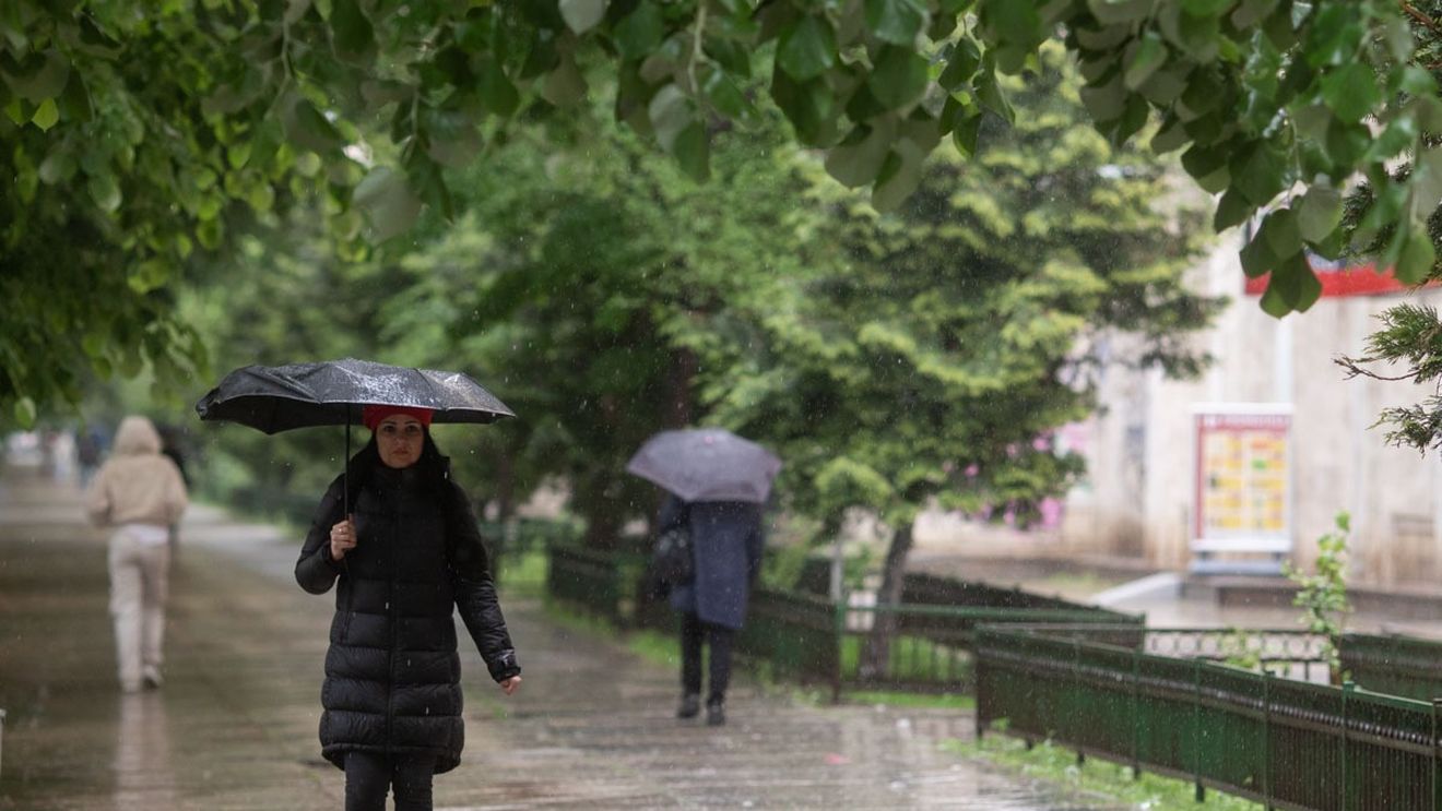 Avertizări de cod galben şi portocaliu de instabilitate atmosferică pentru mai multe judeţe / Se așteaptă vijelii, grindină şi averse torenţiale  