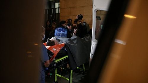 Ministerul Sănătăţii: Reprezentanții DSP au fost la spital încă de la orele 11:00. La orele 19:00, managerul încă nu întocmise documentele necesare pentru eliberarea avizului temporar / Întârzierea nepermisă a pus o parte din pacienții spitalului într-o situație regretabilă