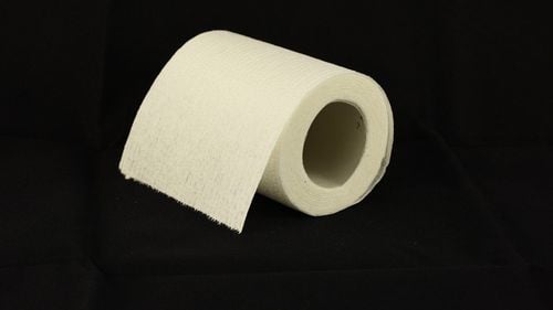 Peste trei ani de închisoare pentru autorii jafului armat de anul trecut din Hong Kong împotriva unui camion cu hârtie igienică