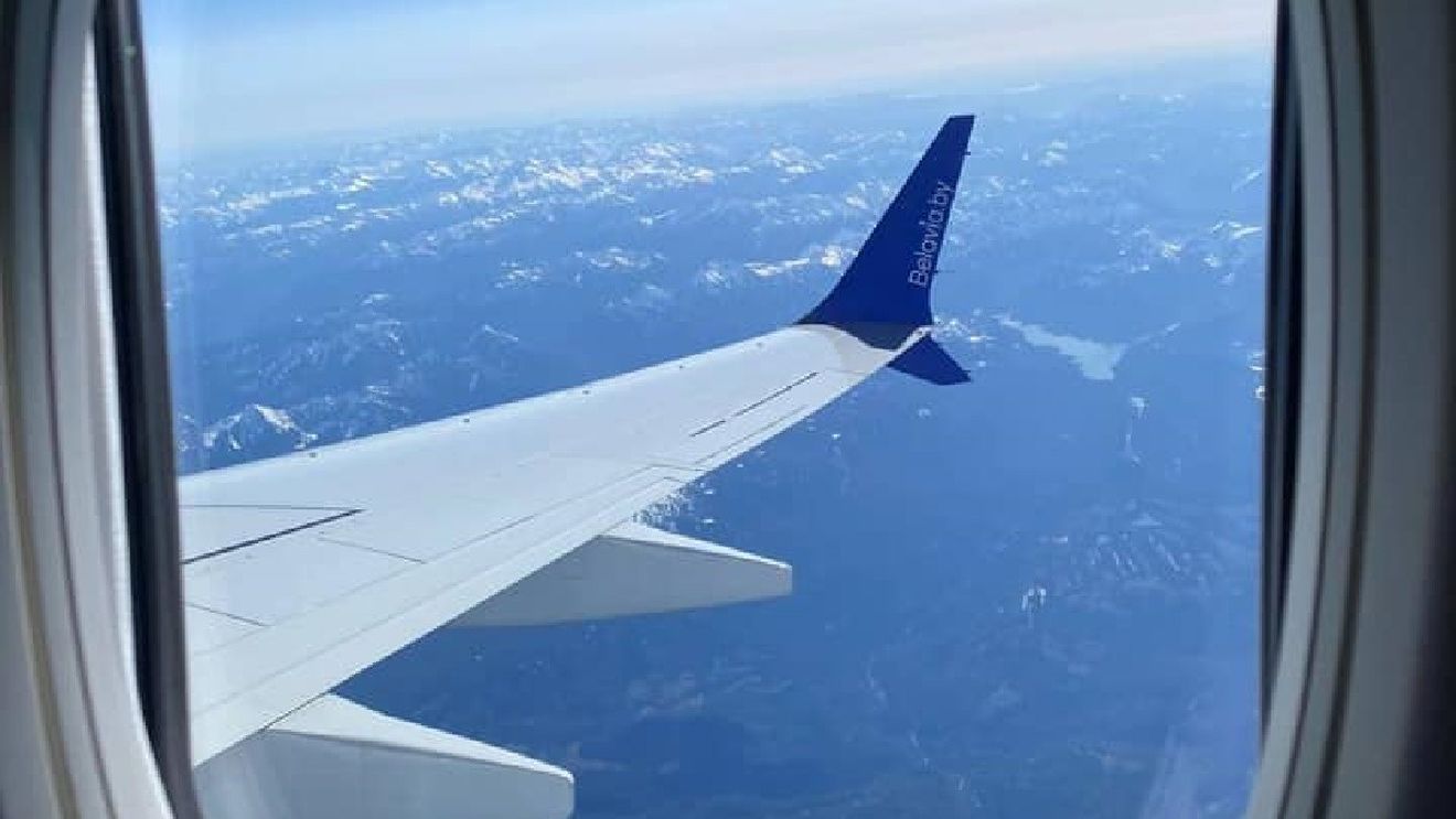 Uniunea Europeană a decis să interzică accesul companiilor belaruse în spaţiul său aerian / Măsura intră în vigoare sâmbătă