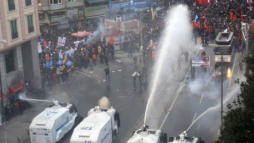 Erdogan a oferit Moldovei două autospeciale cu tunuri de apă pentru combaterea demonstrațiilor în masă