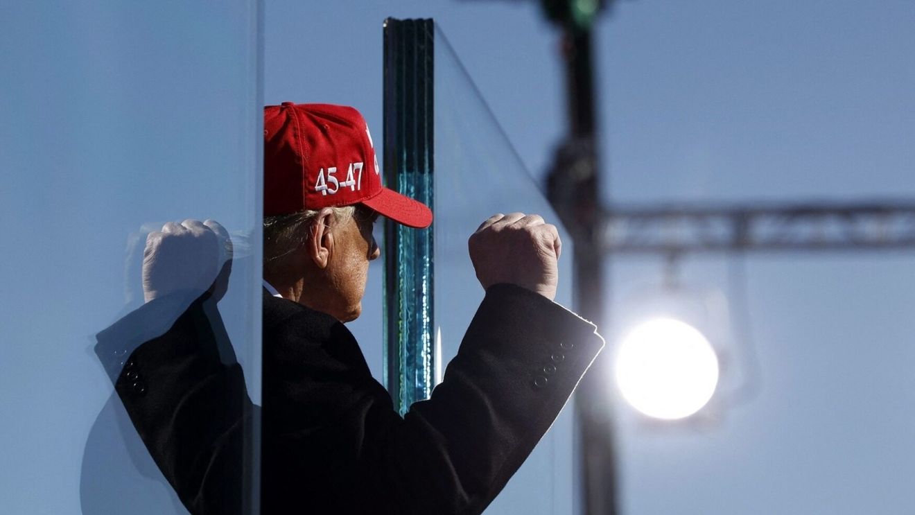 ANALIZĂ Cu ce se laudă Trump după 100 zile de mandat