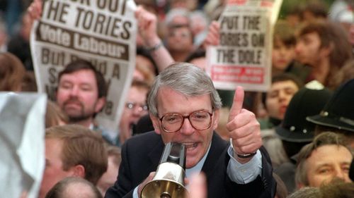 Fostul premier britanic John Major ar recurge la justiţie pentru a bloca suspendarea parlamentului şi un Brexit dur