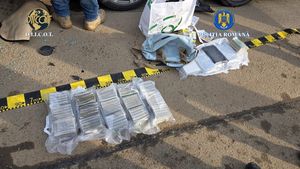 UPDATE Cele trei persoane reținute de DIICOT pentru trafic internațional de droguri au fost arestate preventiv pentru 30 de zile / Unul dintre suspecți, prins în flagrant cu circa 4 kg de cocaină și 8 kg de hașiș. A încercat să fugă cu mașina și a rănit doi polițiști