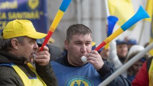 Angajaţii din Sănătate pichetează joi sediile ministerelor Sănătăţii şi Muncii / Ei sunt nemulţumiţi de majorarea salariilor cu doar 15% şi consideră că aceasta acoperă numai parţial inflaţia