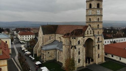 Paștele catolic. Arhiepiscopul din Alba Iulia: Răul nu poate birui Binele nici atunci când pare că scopurile diabolice conduse de lăcomie şi dorinţa de răzbunare tind să învingă