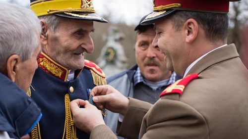 Singurul militar român din Garda Regală rămas în viaţă, veteranul de război Irod Moisă, împlineşte 100 de ani