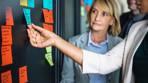 LISTĂ Salariile de bază ale profesorilor din 22 de țări europene au crescut, în medie, în pandemie, pentru toate ciclurile și categoriile de vechime – raport OCDE