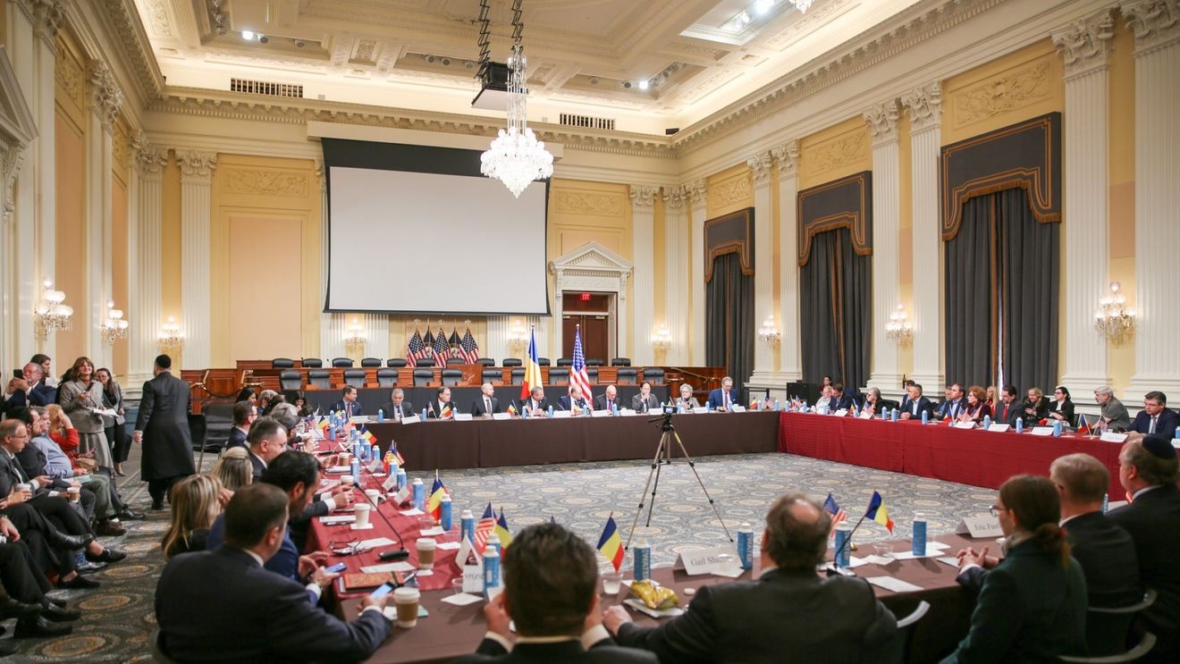 Premieră pentru România în Congresul american: record de participanți pentru onorarea Comisiei Wiesel la 20 de ani de la înființare/ Eforturile României în combaterea antisemitismului și promovarea memoriei Holocaustului, lăudate în Congres