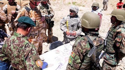 El Pais: Militari afgani povestesc umilința pe care au resimțit-o atunci când au fost nevoiți să predea armele și când au înțeles că autoritățile „au vândut țara” talibanilor