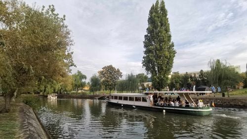  Terase pe malurile Begăi și pe ambarcațiuni: consiliul local a avizat un nou regulament / Primar: ”Nu era reglementat foarte clar dacă ai un vapor, de exemplu, unde vrei să faci o terasă”