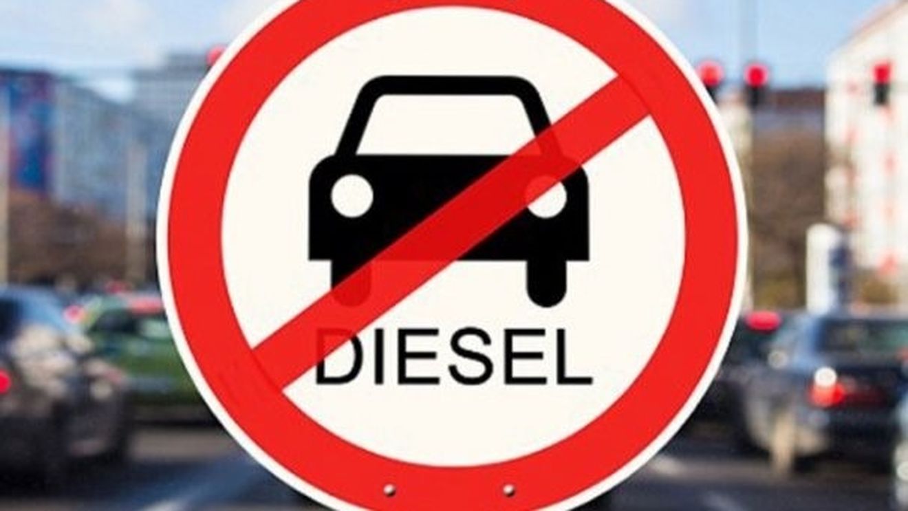 Danemarca şi alte zece state UE cer interzicerea maşinilor pe diesel şi benzină până în anul 2040