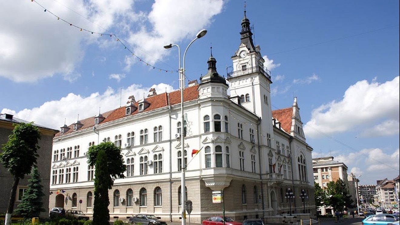 Suceava: Cheltuielile cu funcționarii primăriei scad cu 5 milioane de lei în acest an