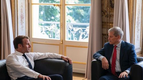 Invitat de Dacian Cioloș, Emmanuel Macron participă pentru prima data de când a fost ales președintele Franței la reuniunea liderilor grupului Renew Europe