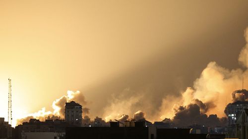 Sute de oameni uciși în bombardamentul unui spital din Gaza/ Netanyahu și IDF spun că explozia a fost provocată de Jihadul Islamic/ Atacul, cu o zi înainte de vizita lui Joe Biden la Tel Aviv/ Palestina a anulat vizita președintelui SUA