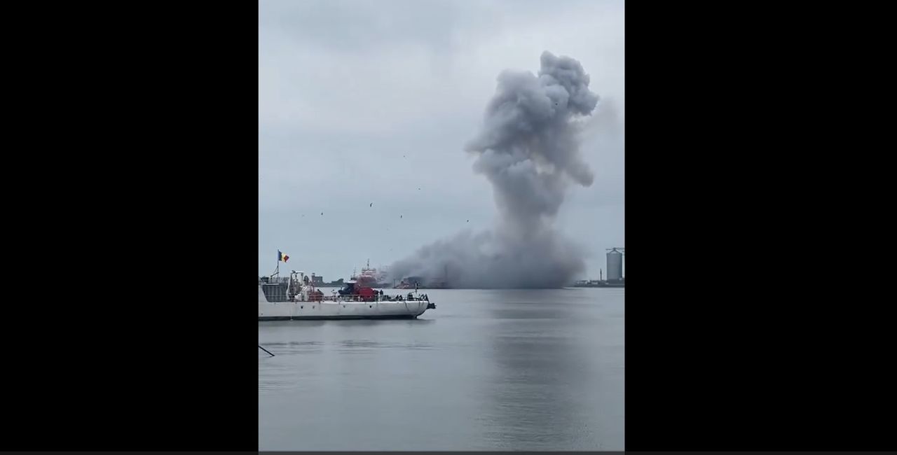 Live BREAKING O dronă marină ucraineană a explodat în Portul Constanța / Ucraina susține că a informat România după ce a pierdut controlul din cauza sabotajului rusesc / Miruță: Am identificat drona la 06:00, Ucraina ne-a anunțat la 10:00, am avut 10-15 minute să retragem oamenii din zonă