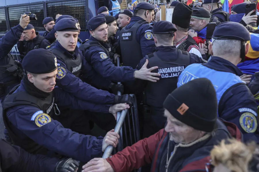 Protest calin georgescu in Piata Victoriei din Bucuresti, 24 ianuarie 2025. 