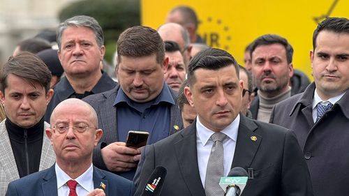 Europarlamentarul PSD Tudor Ciuhodaru, prezentat ca membru al partidului extremist condus de George Simion. AUR se prezintă ca partid anti-sistem, dar a racolat 150 de aleși locali de la PNL și PSD