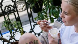 Iaurtul grecesc și skyr sunt cele mai sănătoase tipuri de iaurt, potrivit unui dietetician / Ce trebuie adăugat la ele pentru o masă echilibrată