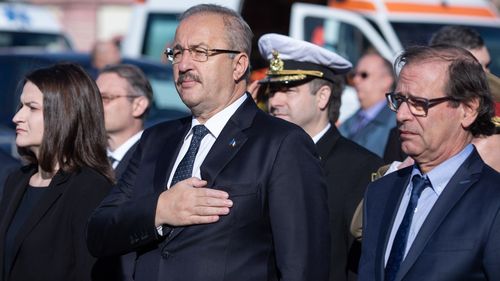 Dîncu, despre demisia de la Apărare: Am zis că nu vreau să suporte alţii inabilitatea mea de comunicare cu preşedintele / Ce să vorbesc cu președintele? Mi-a reproşat că nu citesc revista presei, m-am retras şi citesc revista presei