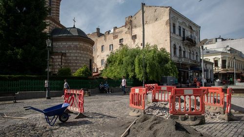 Viceprimarul Capitalei anunţă că au început lucrările în Centrul Istoric: Până la jumătatea lunii iunie reparăm străzile / Nicușor Dan: Primăria nu plătește pentru lucrări, sunt executate în baza garanțiilor