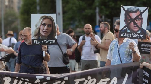 VIDEO FOTO Protest în Piața Victoriei: #Toți Știau/ Azilele groazei au scos oamenii în stradă care cer demisia Gabrielei Firea din Guvern