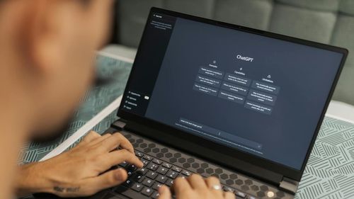 Chatboții pot ascunde mesaje secrete în conversații aparent normale